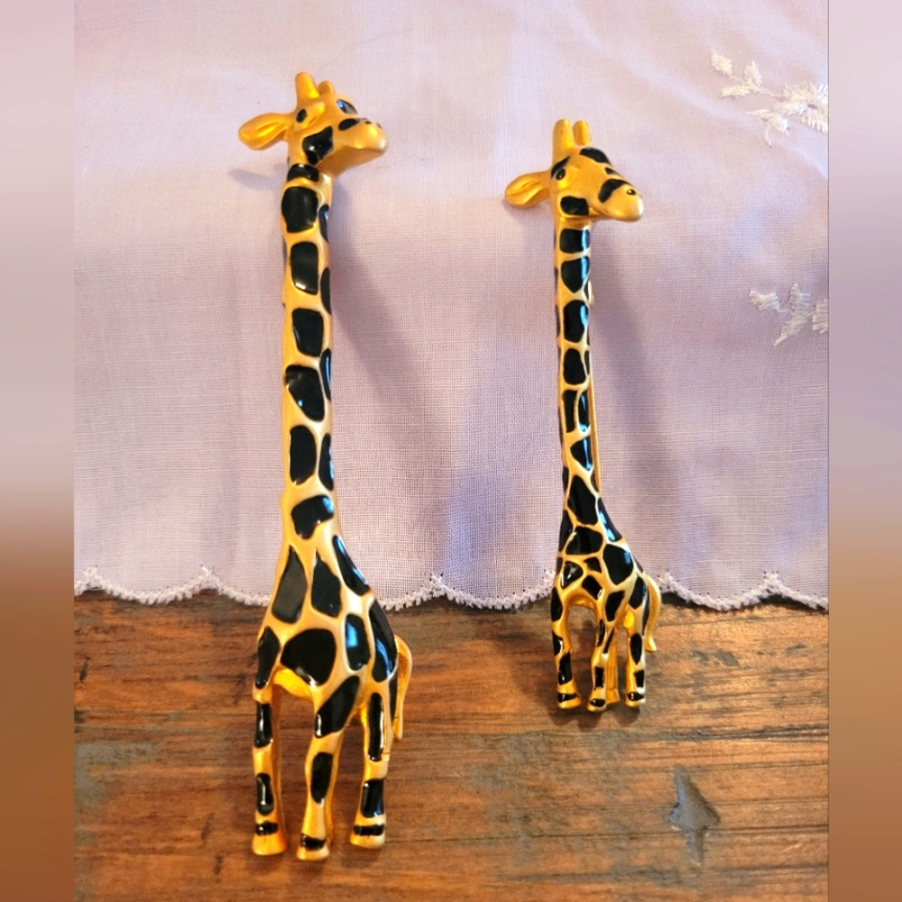 Set Of 2 Giraffe Brooches
